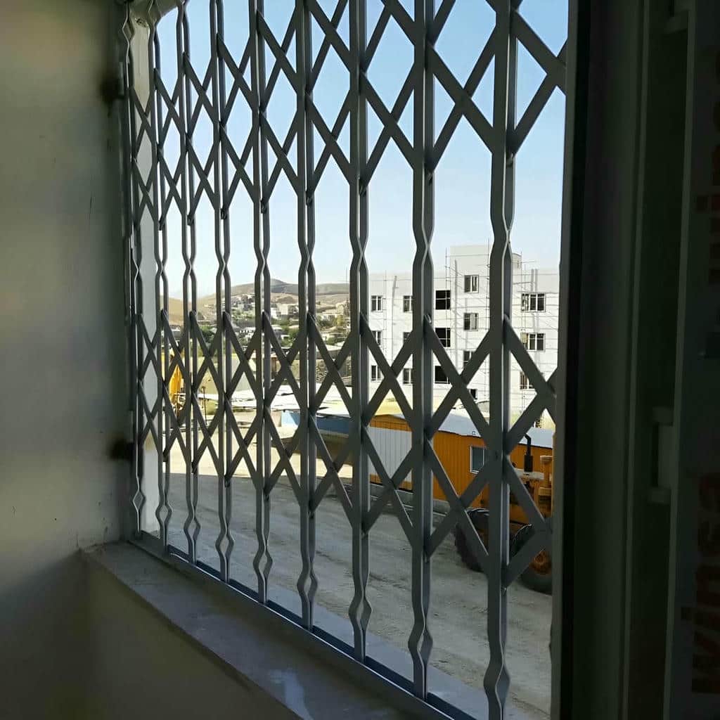 اجرای حفاظ درب ضد سرقت فلزی تسمه پهن