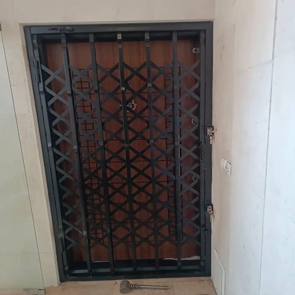 قفل چندنقطهای حفاظ آکاردئونی درب واحد مسکونی