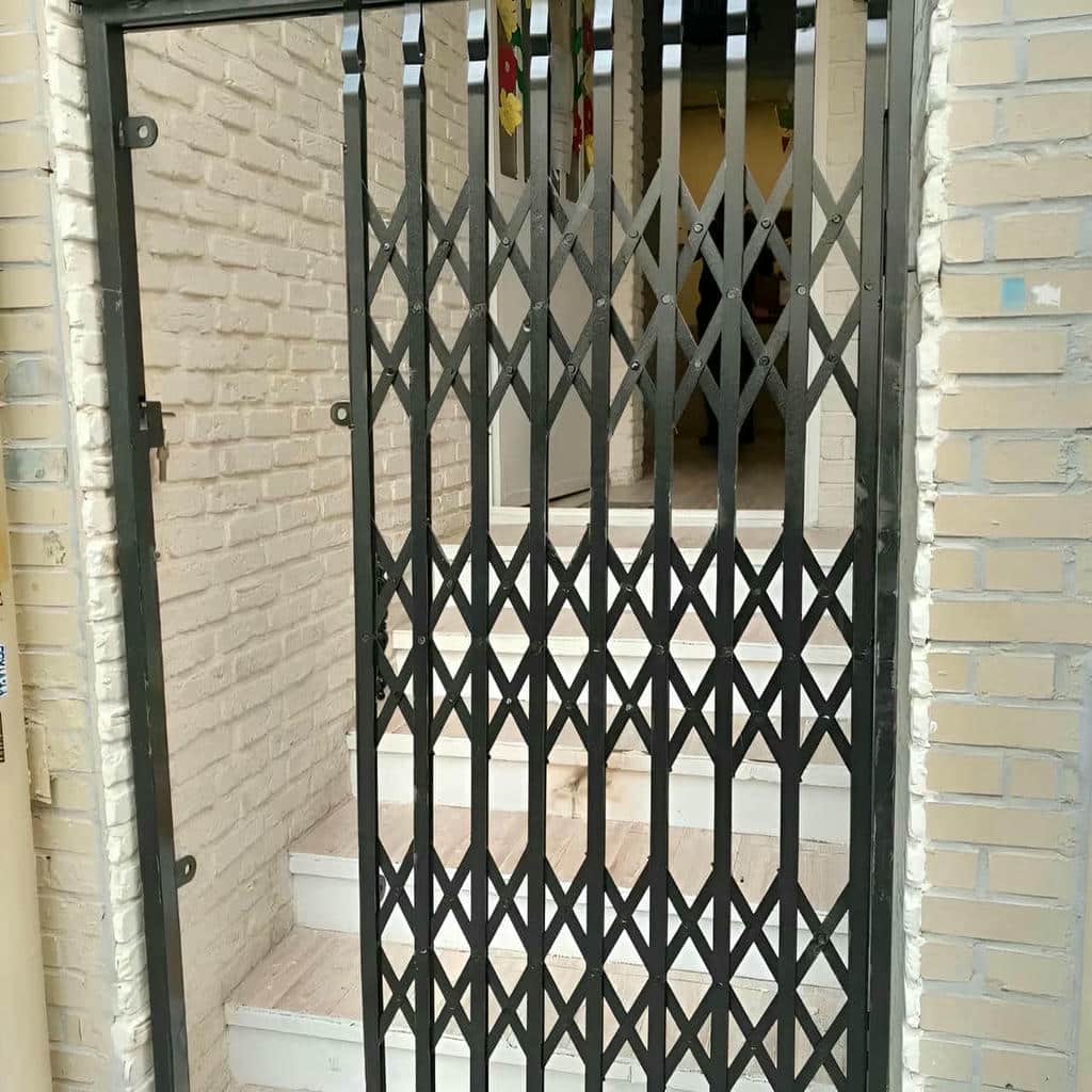 اجرای درب آکاردئونی طرح دار لوزی ریز