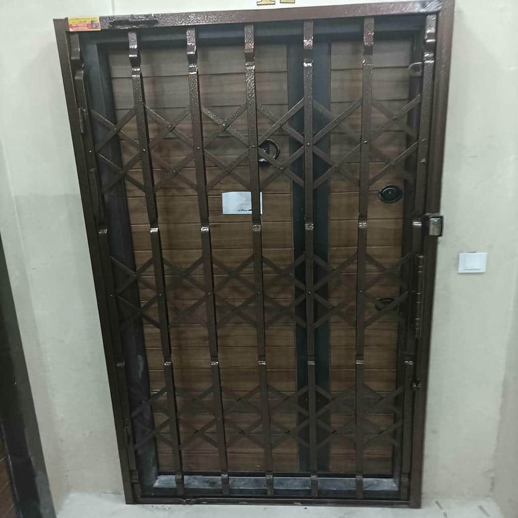 نصب درب آکاردئونی طرح دار لوزی کشیده