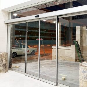 7 طرح درب شیشه ای اتوماتیک کشویی دو لت