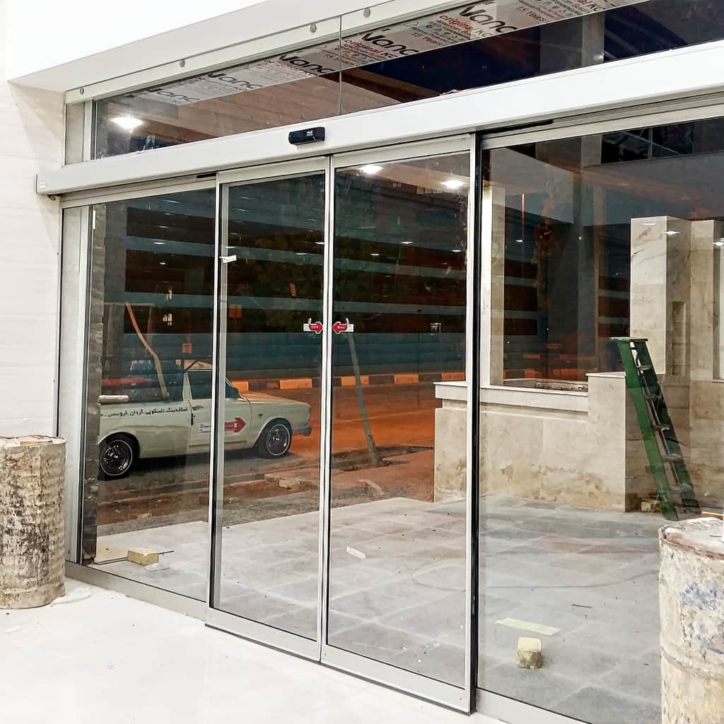 7 طرح درب شیشه ای اتوماتیک کشویی دو لت