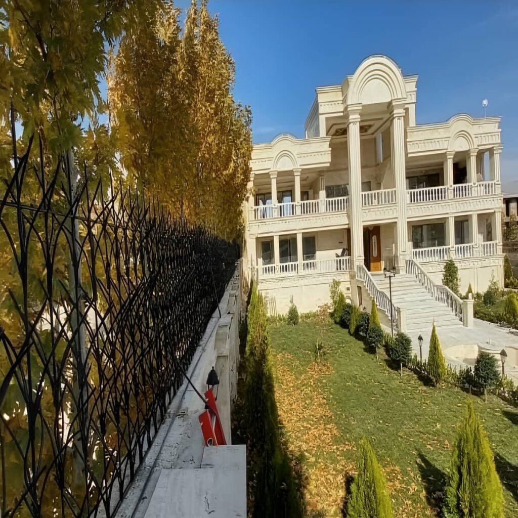جزئیات خمکاری شاخههای حفاظ دیوار شاخ گوزنی