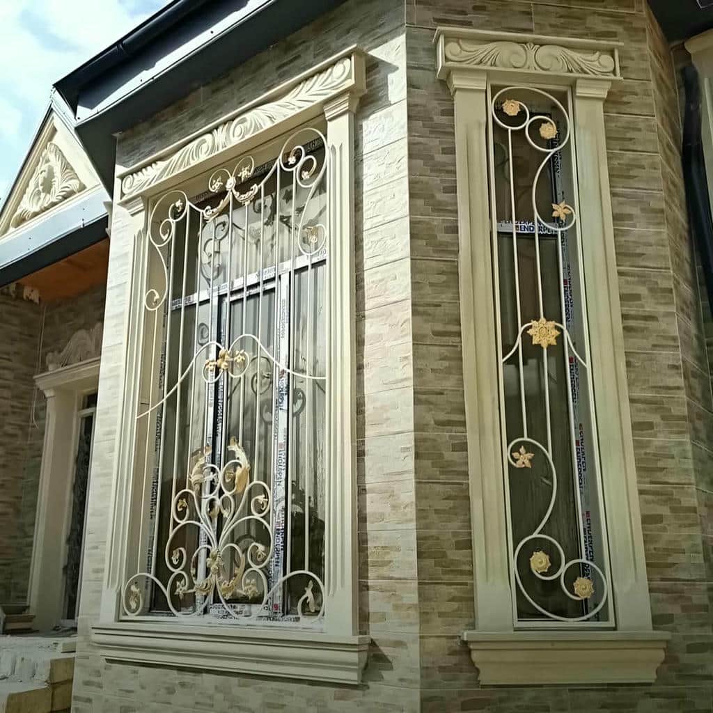نصب حفاظ پنجره جای گلدان دار داخل دهانه