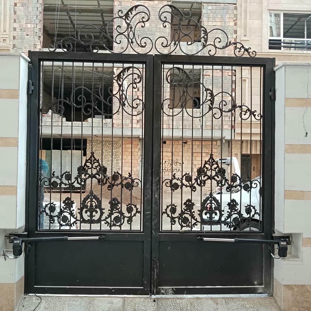 اجرای درب پارکینگ جک دار بازویی با فتوسل ایمنی