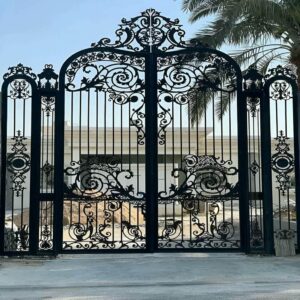14 مدل درب حیاط مشبک نورگیر