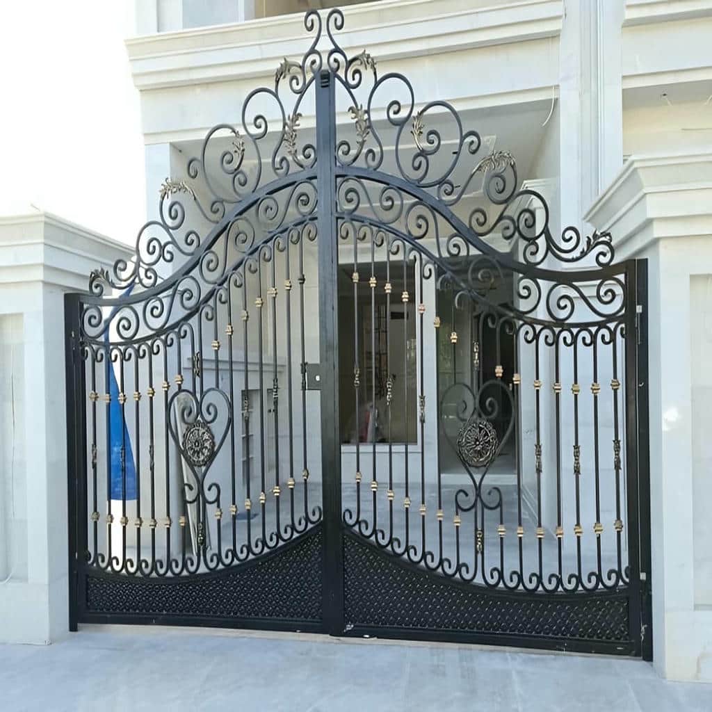 اجرای درب ویلایی آهنی ضد زنگ کلاسیک