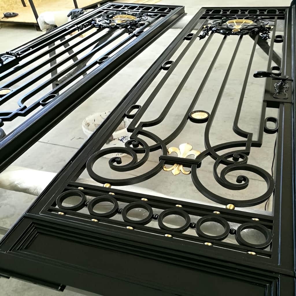خدمات اندازه گیری درب حیاط بزرگ پارکینگ