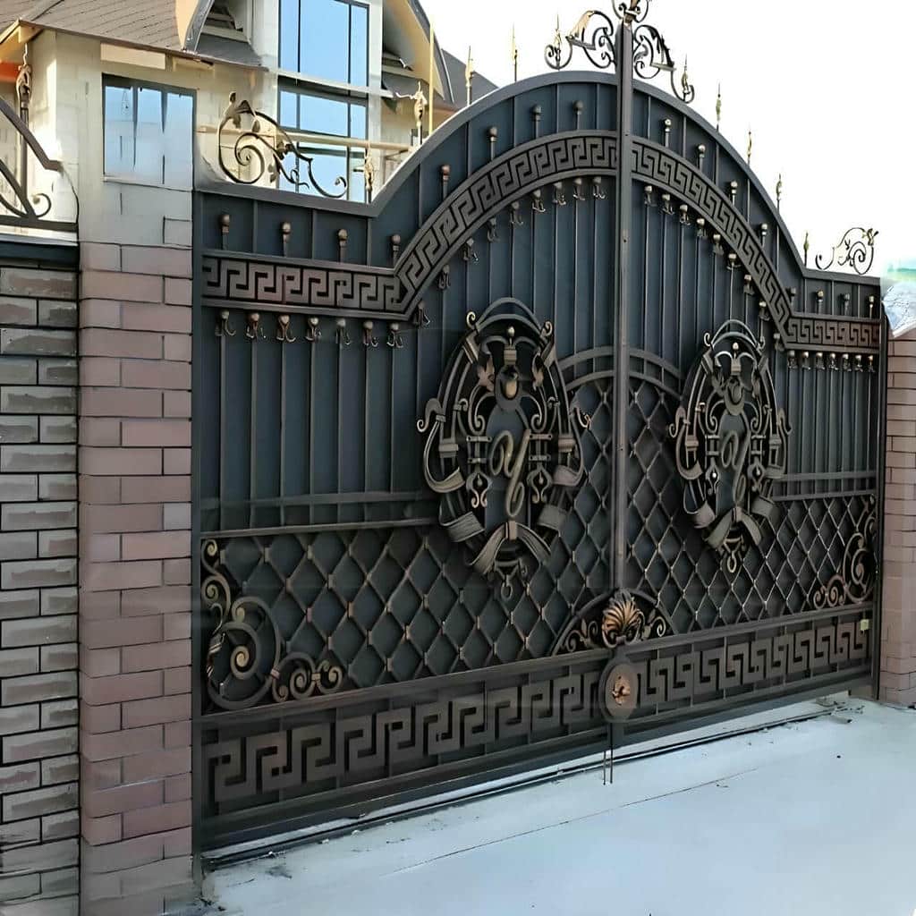 اجرای درب ساختمان فرفورژه گل دار ورقدار
