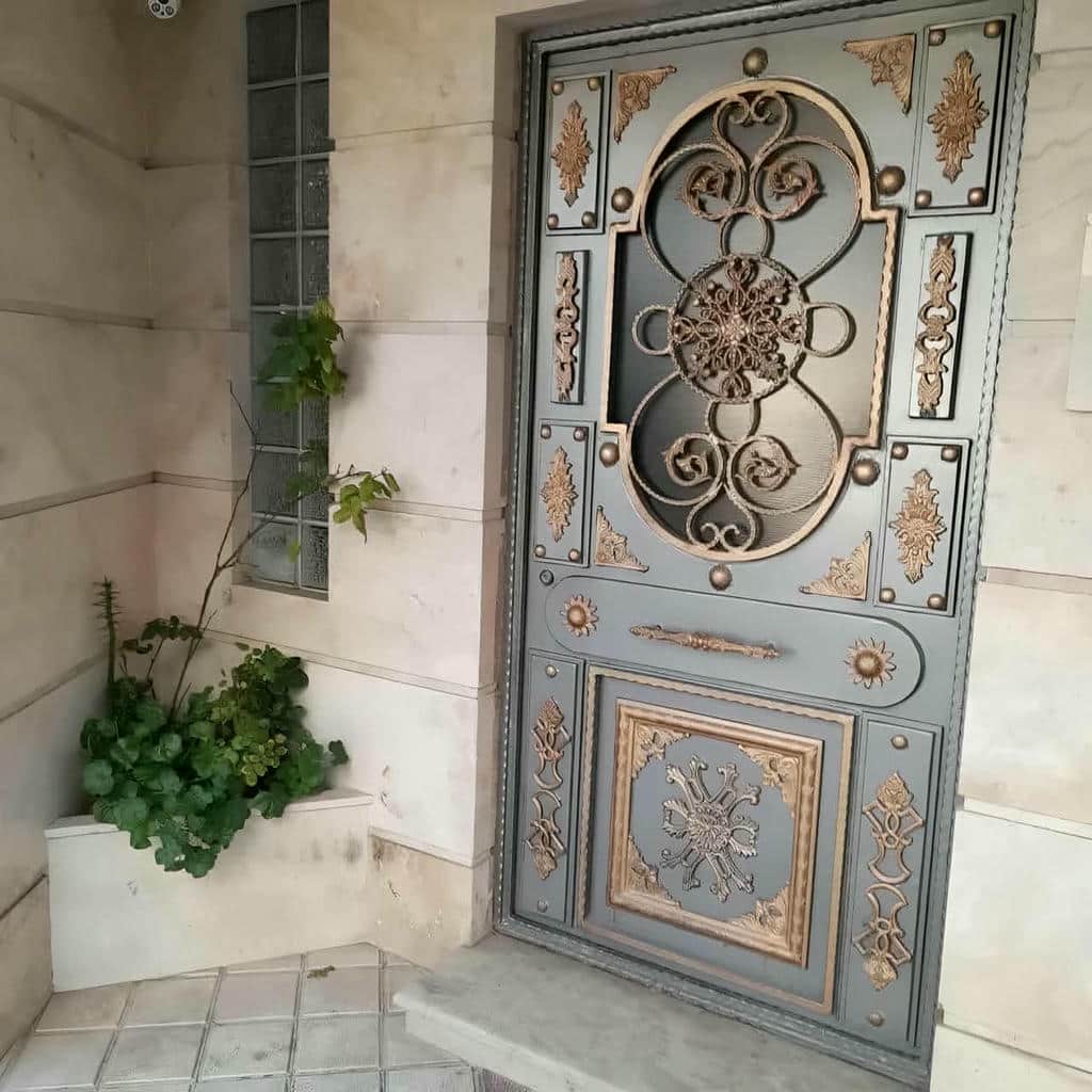 اجرای درب نفررو کنار پارکینگ برش لیزری