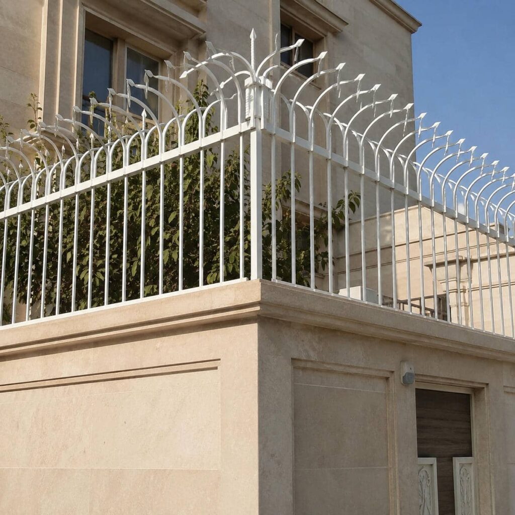 سفارش حفاظ دیوار کوتاه حیاط با ارتفاع مناسب