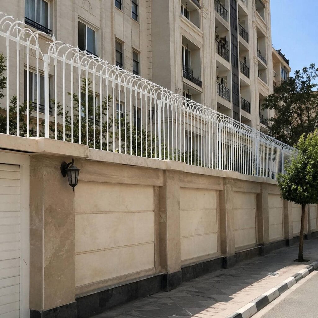 قیمت حفاظ روی دیوار حیاط براساس سفارش