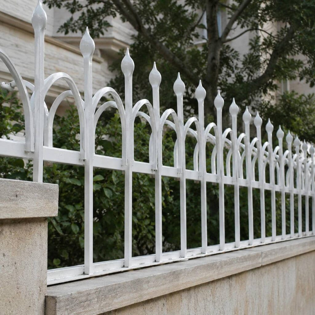 نصب حفاظ فلزی دو ردیف روی تاج دیوار