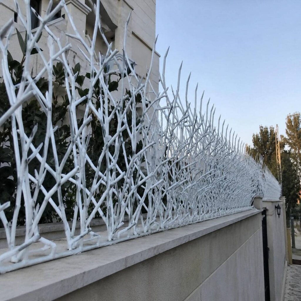 سفارش حفاظ شاخ گوزنی برای دیوار حیاط